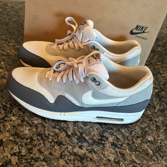 Nike air max 1 Gray and White Sneakers EUC 10.5 - Picture 3 of 13